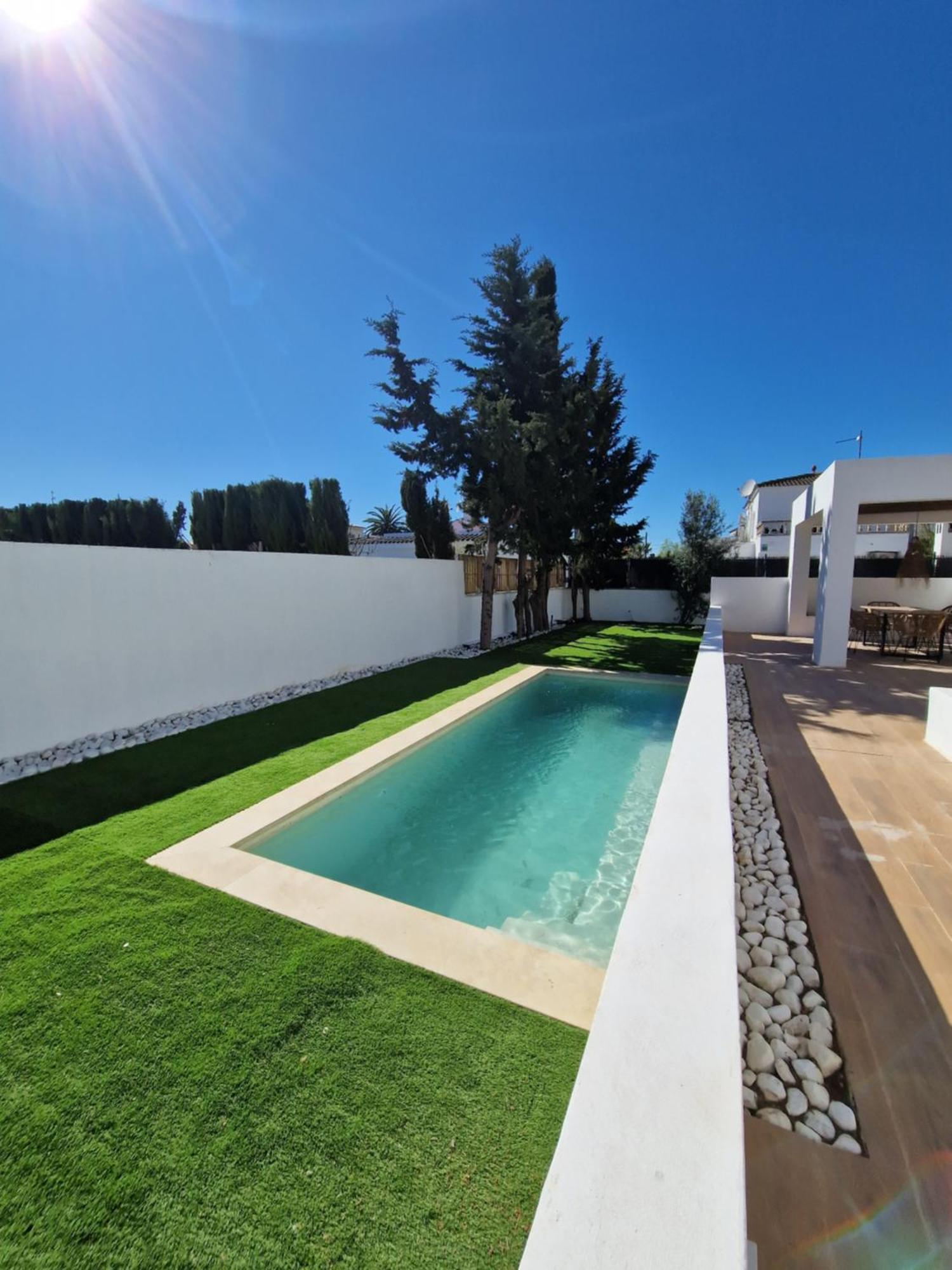 Gorgot P1 I Apartamento Con Terraza Y Piscina Comunitaria Cerca De La Playa Empuriabrava Bagian luar foto